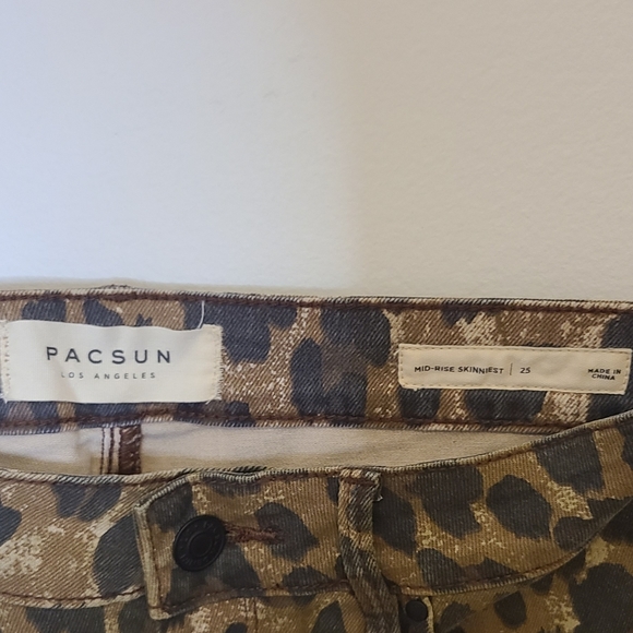 Pac Sun Leopard print Jeans 25 NWT - Picture 5 of 6